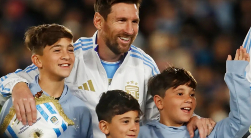 ميسي يودع الجماهير الأرجنتينية بالدموع ويثير الشكوك حول مشاركته في المونديال