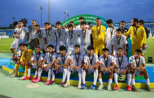 رئيس الوزراء اليمني سالم بن بريك يوجه رسالة دعم لمنتخب الشباب بعد الخسارة في نهائي كأس الخليج U20