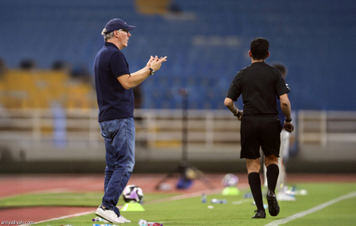 مدرب الاتحاد يفكر بالوحدة وليس النصر 