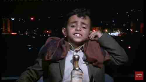 البي بي سي تلتقي الطفل اليمني بائع الماء عمر احمد
