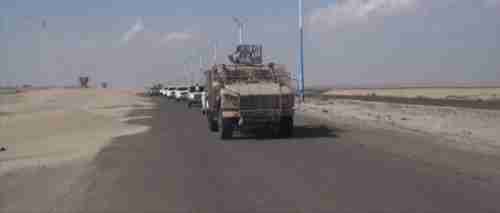شهود عيان : موكب يضم سيارات لمسئولين غير معروفين مر بشقرة في طريقه الى عدن   
