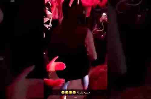شاهد بالفيديو من فضائح موسم الرياض فتاة سعودية منقبة ترقص بطريقة مغرية وهكذا كانت ردة فعل