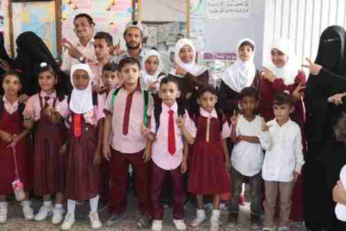 معلمات وأطفال جمعية الصم والبكم بلحج بزيارة لمدرسة دامجة في عدن 
