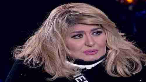 مصر.. الفنانة سهير رمزي تفقد الوعي خلال جنازة محمود ياسين (صور)