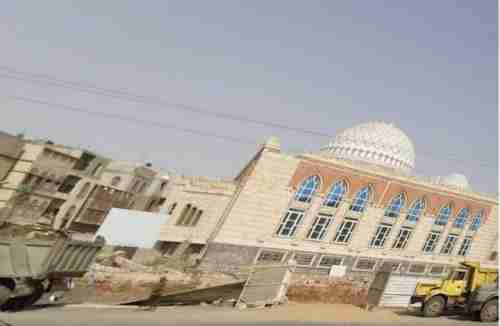   إمام إحدى المساجد الكبيرة بصنعاء يفصح عن المعتدين على ”حرمته” بالاسم (بيان)