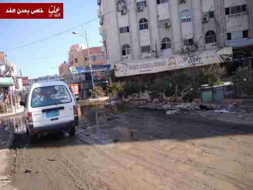   عدن..شكوى من انتشار مياه الصرف الصحي بمديرية الشيخ عثمان 