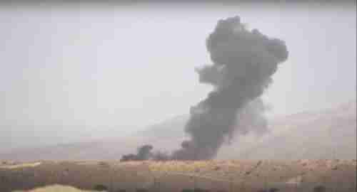 فيديو مروع لفناء العشرات من الحوثيين خلال ثواني بعد ضربة مركزة من مقاتلات التحالف
