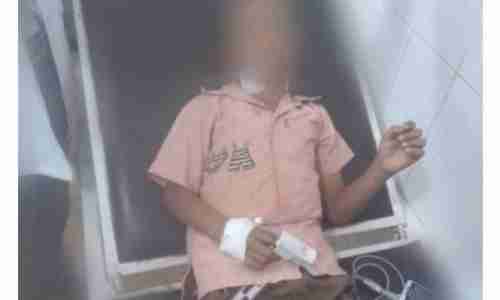 جريمة مروعة.. معلمة يمنية تحاول ذبح طالب في الصف ”الأول الأساسي” بالسكين