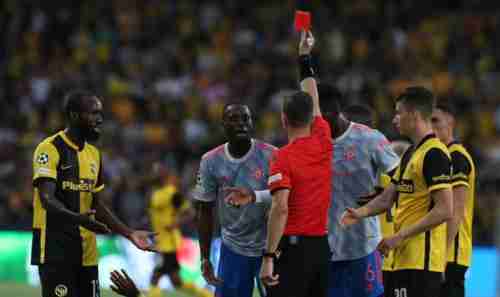 مانشستر يونايتد يستنجد بالفيديو لإنقاذ وان بيساكا