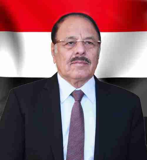 نائب الرئيس يجري اتصالاً هاتفياً بمحافظ محافظة مأرب..