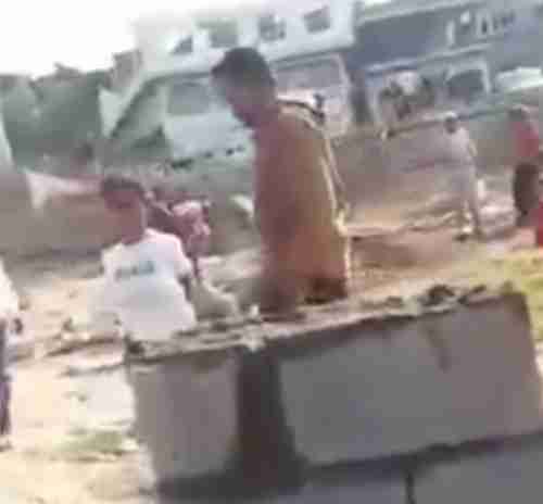قيادي حوثي يستولي على أرض مواطن في إب