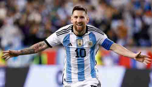 ميسي يكشف عن مرشحيه للفوز بكأس العالم 2022