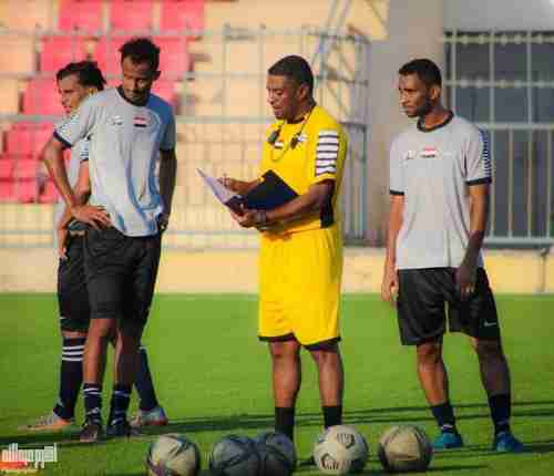 الزريقي يستدعي سبعة لاعبين للمنتخب الوطني الأول 