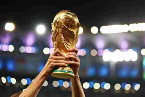 الشيخ سلمان يرحّب بقرار استضافة كأس العالم، ويدعم نيّة الاتحاد السعودي بطلب استضافة نسخة 2034