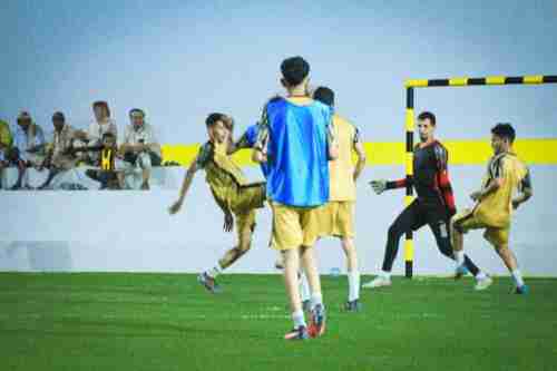 فريق اليرموك يجري تمرين على ملعب الاتحاد بسيئون