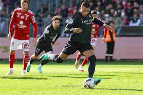 الخليفي يحدد بديلا برتغاليا لمبابي