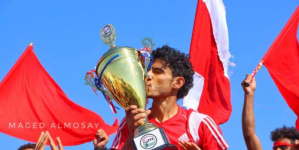 اللاعب مبارك سيف: تضامن شبوة الأقرب إلى قلبي.. والبعداني وصالح حميدة تعلمت منهما الكثير.. وحلمي تمثيل المنتخب والاحتراف الخارجي