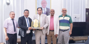 وزير الشباب والرياضة يكرّم رجل الأعمال "الصويدر" تقديرًا لدعمه المستمر للرياضة الوطنية