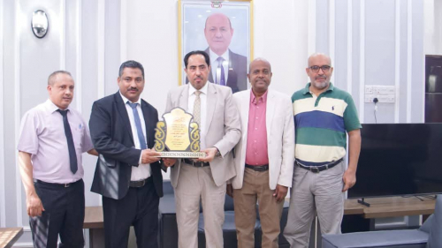 وزير الشباب والرياضة يكرّم رجل الأعمال "الصويدر" تقديرًا لدعمه المستمر للرياضة الوطنية