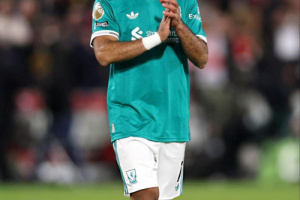 ما الذي يبقي محمد صلاح في ليفربول إلى اليوم؟!