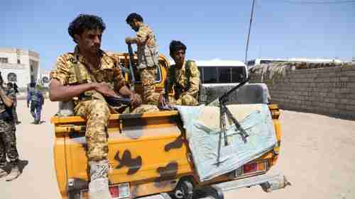تاجر يمني شجاع : يقتل ثلاثة ويجرح آخرون من مشرفين وقيادات الحوثي وينجو .. تعرف على مصيره