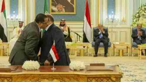 مقرب من الانتقالي : اتفاق الرياض سينفذ والمعرقلين سيواجهون التحالف و المجتمع الدولي