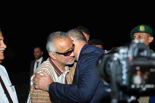 الرئيس القائد عيدروس الزُبيدي يعود إلى العاصمة عدن