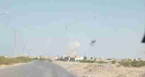 الحديدة.. مليشيا الحوثي تستهدف حي سكني بأربعة صواريخ