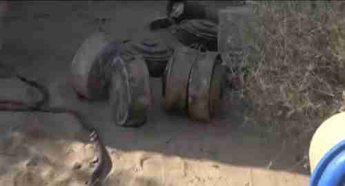 شاهد...الجيش اليمني يفكك ألغام داخل منازل المواطنين "فيديو"