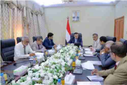 رئيس الوزراء يعتمد تدخلات جديدة لتحسين كهرباء عدن..
