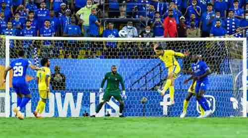 الهلال يرفض "خيانة" النصر.. وفهد بن نافل يرد "جميل" الحلافي التاريخي