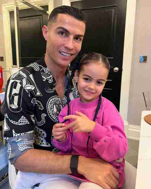 مفاجأة.. رونالدو يعرض خدماته على ريال مدريد