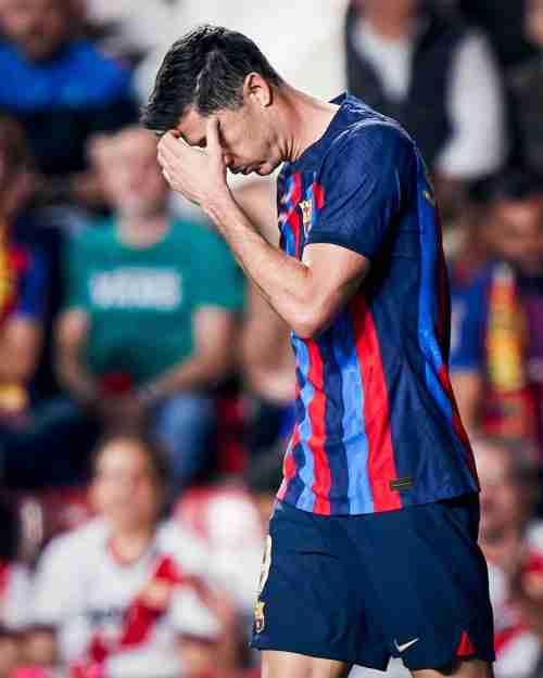 سلوك سيئ من ليفاندوفسكي تجاه يامال