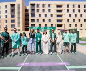 أُنس ودنيا تزوران قرية الرياضيين