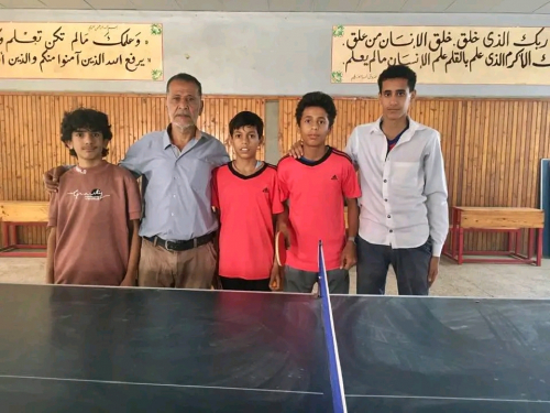 ثانوية تعز تختتم نشاطها الرياضي في كرة الطاولة بتتويج أحمد عبدالواسع بطلاً للبطولة