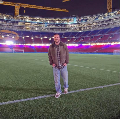 الجدران تعرف أسماءنا