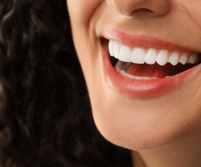 وداعاً للتسوس.. علماء يكتشفون طريقة لإعادة نمو مينا الأسنان