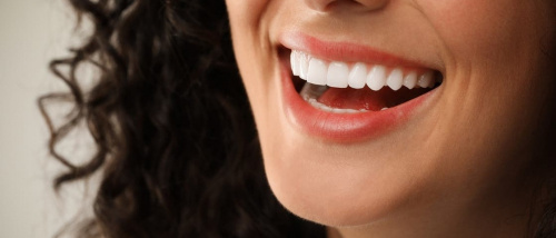 وداعاً للتسوس.. علماء يكتشفون طريقة لإعادة نمو مينا الأسنان