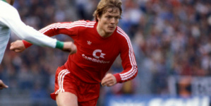 دنماركي يحتفل بذكرى لعبه مباراتين في يوم واحد