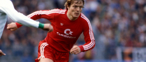 دنماركي يحتفل بذكرى لعبه مباراتين في يوم واحد