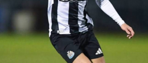 مصادر رياضية غير مؤكدة: موهبة نيوكاسل الانجليزي "دارين بالمر" قد يوافق على تمثيل المنتخب اليمني 