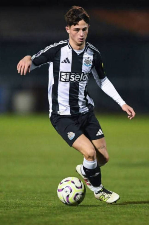 مصادر رياضية غير مؤكدة: موهبة نيوكاسل الانجليزي "دارين بالمر" قد يوافق على تمثيل المنتخب اليمني 