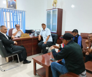 المهندس فؤاد فاضل يلتقي إدارة نادي الصقر لمتابعة تقدم مشروع تعشيب الملاعب