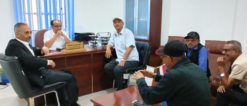 المهندس فؤاد فاضل يلتقي إدارة نادي الصقر لمتابعة تقدم مشروع تعشيب الملاعب