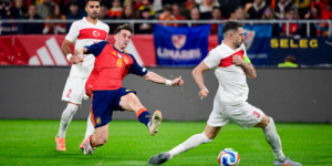 إسبانيا تنتزع التأهل الـ 17.. وديميرال وأكتشيشيك إلى الملحق