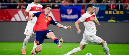 إسبانيا تنتزع التأهل الـ 17.. وديميرال وأكتشيشيك إلى الملحق