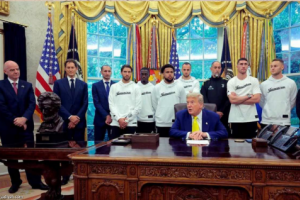 خطوة تاريخية للأسطورة.. رونالدو في البيت الأبيض