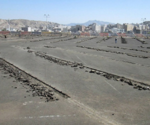 تواصل الأعمال الإنشائية في مشروع تعشيب ملاعب نادي الصقر بتعز