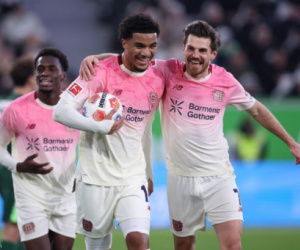 ليفركوزن يستعيد التوزان.. ودورتموند يتعثر بالتعادل.. وفرانكفورت يلقبها على كولن