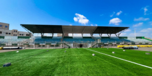 إدارة وحدة عدن تتابع ميدانيًا أعمال تحديث عشب الملعب وفق أعلى المواصفات الدولية